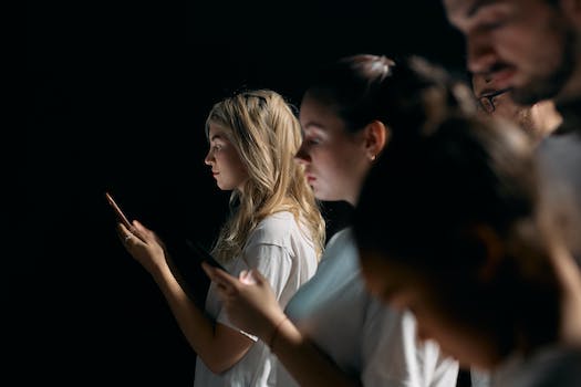 Understanding the demographic of Omegle chat users